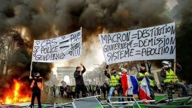 Historiskt stora demonstrationer mot president Macron i Frankrike