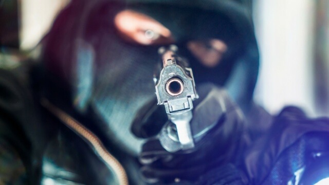 Inbrottstjuv stoppade pistol i 7-årings mun – pappan som försvarade barnet anhållen för misshandel