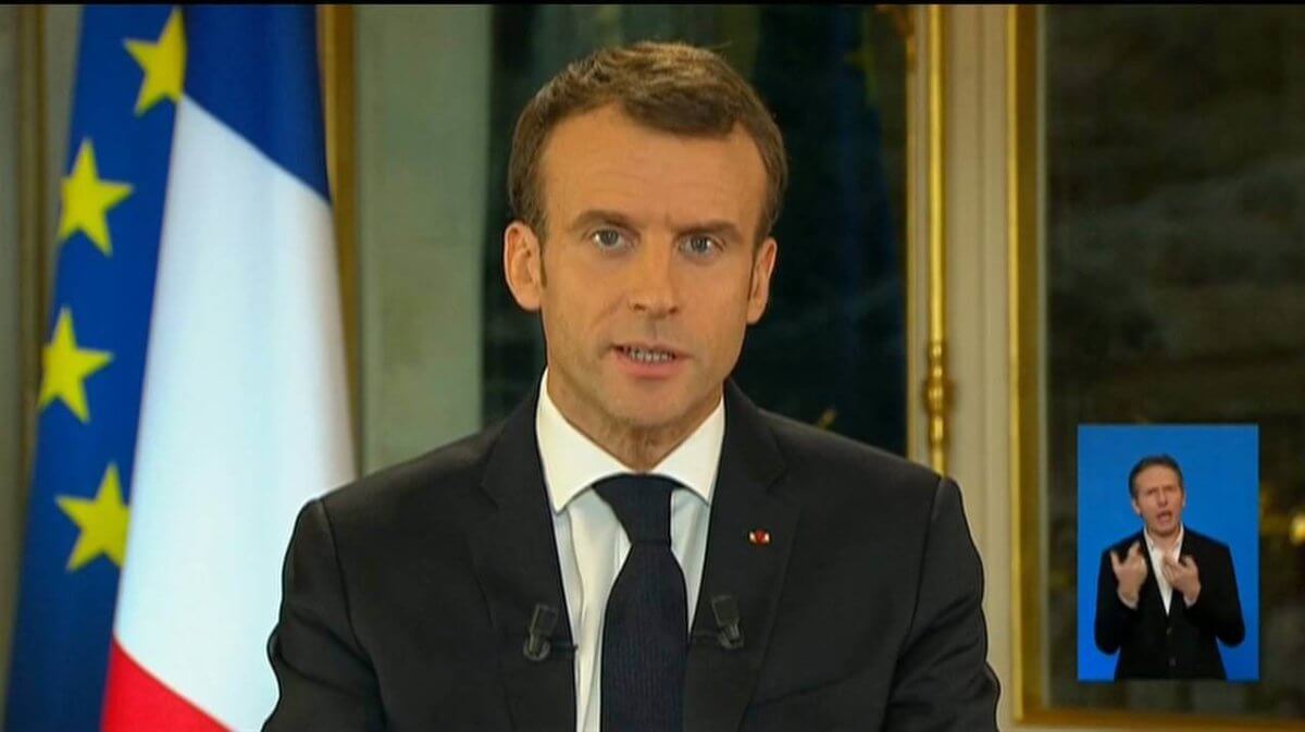 VIDEO: Macron viker sig efter Gula västarnas protester – ”Ge oss en ny chans”