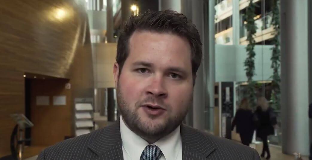 Dansk politiker i EU-parlamentet tillrättavisad för att ha använt termen ’illegal migration’