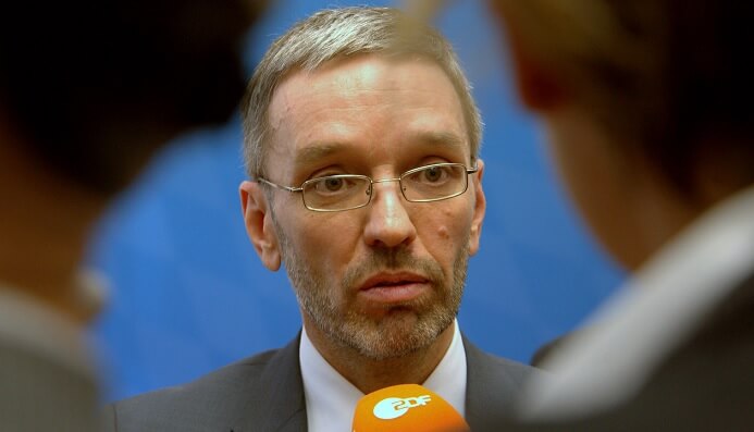 Förslag i Österrike: Neka automatiskt asylsökande som använt sig av människosmugglare