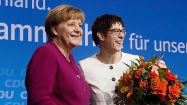 Merkels ersättare beskrivs som ”Mini-Merkel” – ska stoppa ”extremhögern”