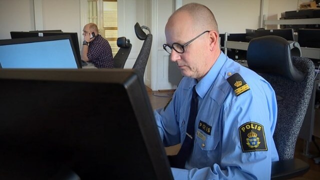 Upp till en timme för att komma fram till polisen – telefonköerna blev dubbelt så långa