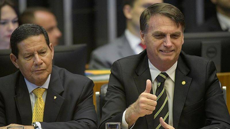 Brasiliens nye president rensar ut kommunistiska tjänstemän