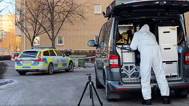 Man brutalt knivmördad på öppen gata norr om Stockholm