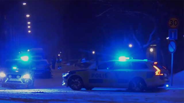 Flera bostäder beskjutna i Stockholmsförort – en person skadad