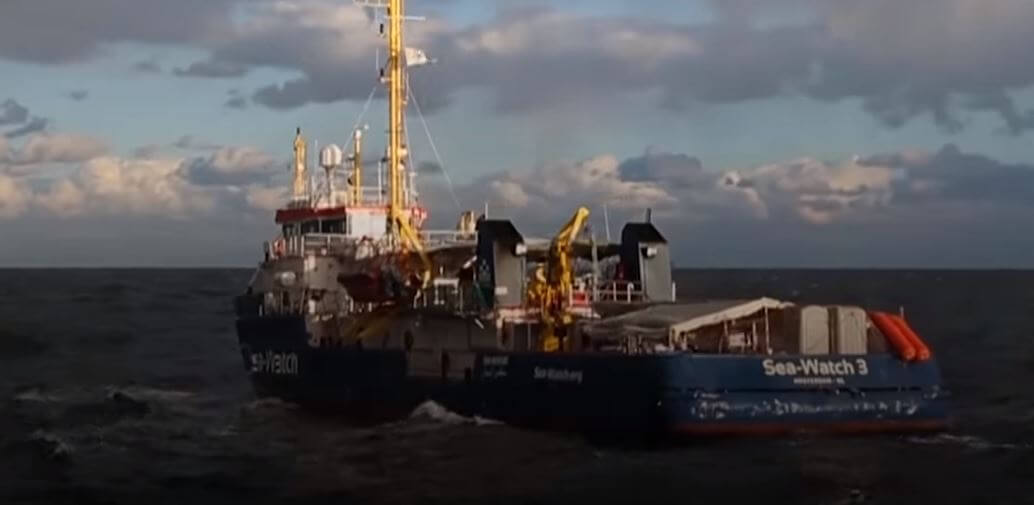 Migranter på räddningsfartyg i Medelhavet ska distribueras till olika EU-länder