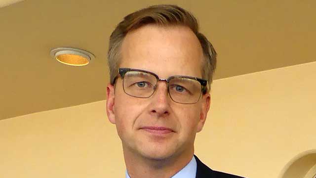 Inrikesministern på studiebesök i Värnamo efter gängskjutningar och sprängdåd