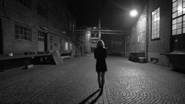 Kolsvart och otryggt när kommunen släcker gatubelysning för att spara pengar