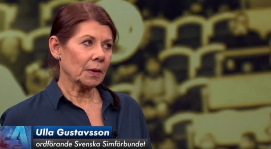 Svenska simförbundets ordförande tvingas avgå efter debatt om slöjbild