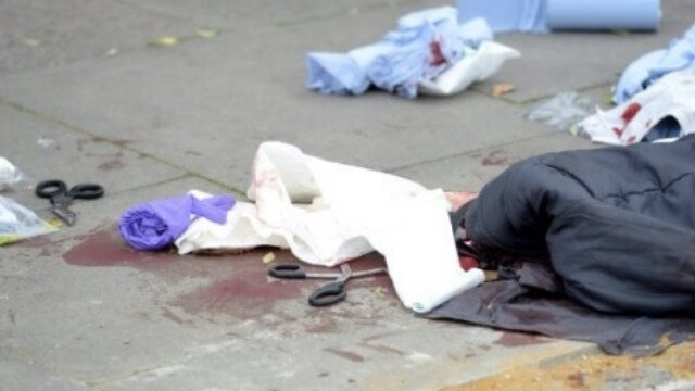 Fyra slumpmässigt utvalda personer knivhuggna i London