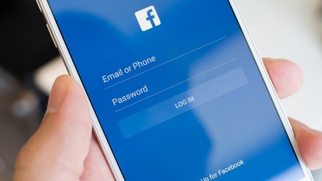 Facebook bannlyser flera nationalistiska grupperingar – anses ’farliga’