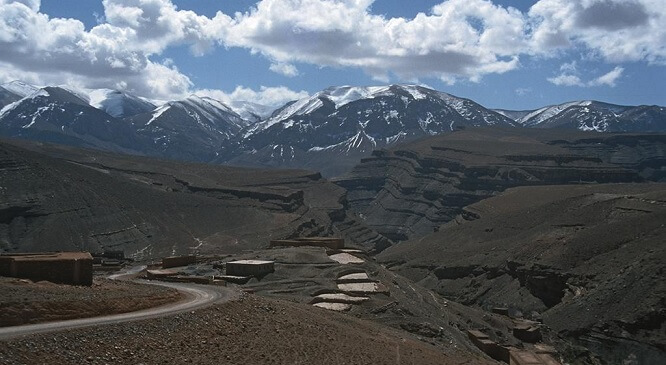 Inför kvinnodagen: Tidning rekommenderar kvinnor vandring i Marocko