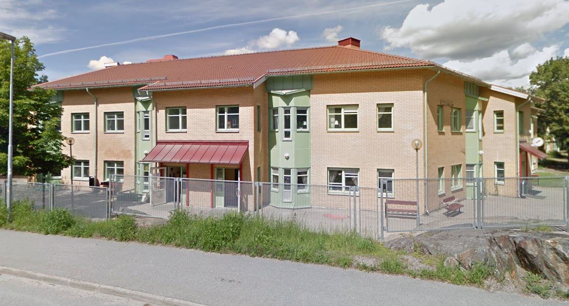 Elever uppmanas gå hem tillsammans efter rånförsök