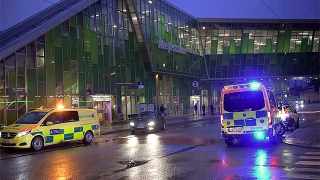 Yngling ihjälskjuten bland tågresenärer i södra Stockholm