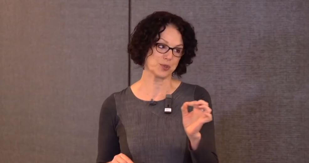 Professor i vithetsstudier: ”Vita som behandlar alla raser lika är farliga”