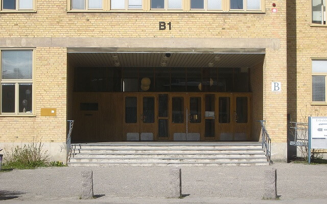 12-årig transtjej fick inte byta om med tjejer – stämmer Stockholms stad