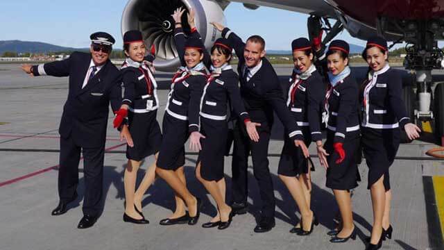 Norwegian Air satsar på traditionellt manligt och kvinnligt för personalen