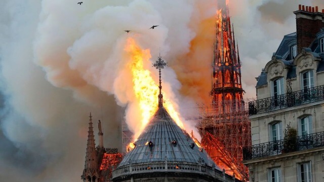 Notre Dame i full brand – kulturarv från 1163 upp i rök