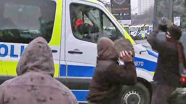 Attacker mot blåljuspersonal nu så vanligt att det föreslås få egen brottsrubricering