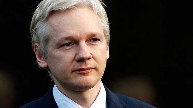 Ecuador överlämnar Assange datorer till USA – begärs åter häktad i Sverige