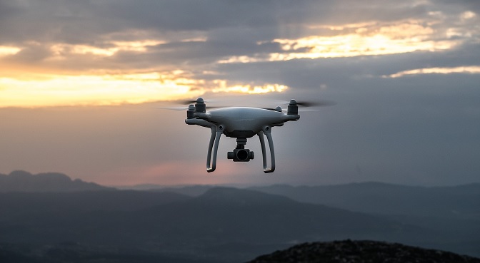 Kriminella spanar på polisen med drönare