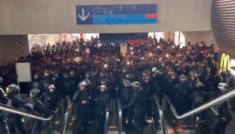 Hundratals migranter ockuperade Charles de Gaulle-flygplatsen – krävde stopp på utvisningar