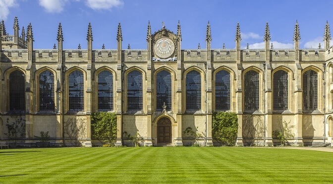 ’Missgynnade’ elever med sämre betyg ska ges gräddfil till Oxfords universitet