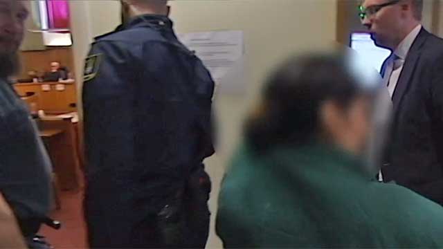 Två hitresta par döms till fängelse och utvisning för åldringsbrott