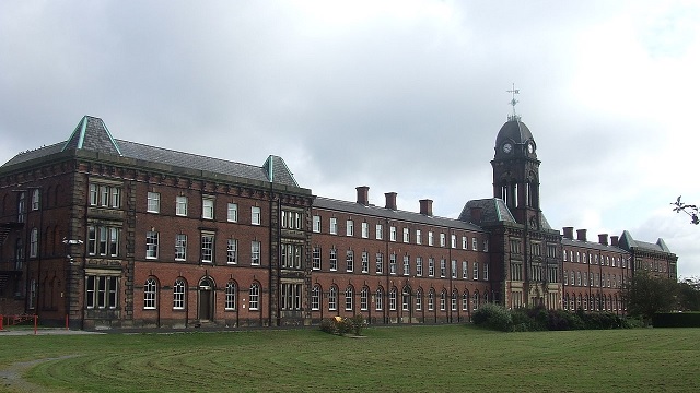 Hundratals brittiska studenter disciplinerade för kränkande kommentarer på sociala medier