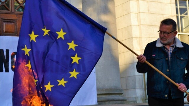 Tyskland: Fängelse för den som bränner EU-flaggan