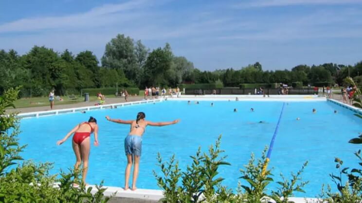 Bassäng utsatt för bajsattack två nätter under samma helg