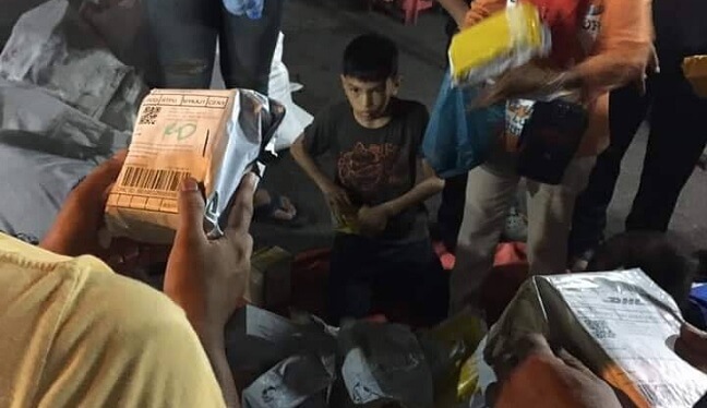 Oöppnade DHL-paket till salu på ramadanbasar i Malaysia