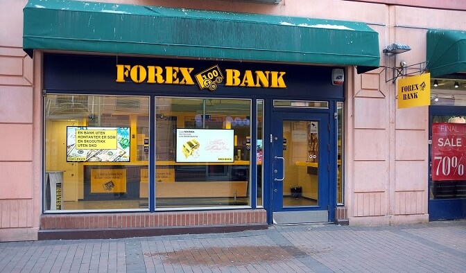 Vägrade svara på frågor vid pengaöverföring – slog sönder kortläsare