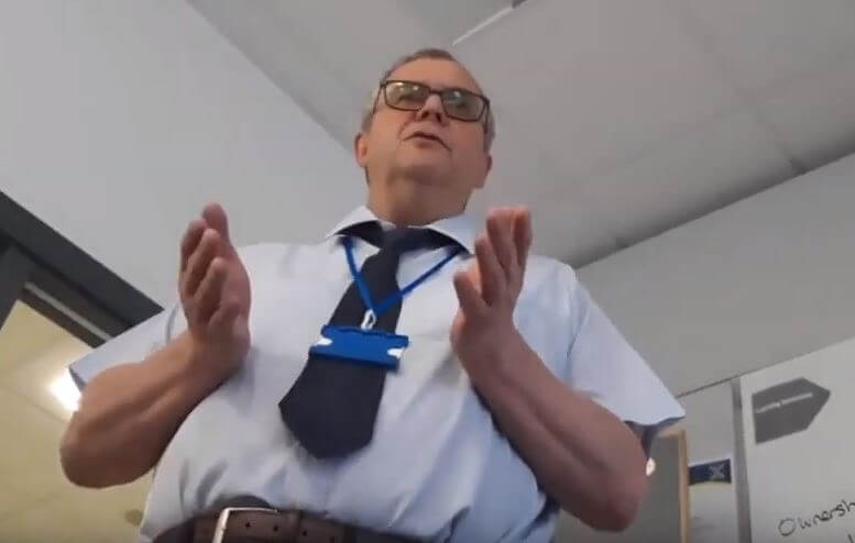 Elev konstaterade att det bara finns två kön – stängdes av från skolan