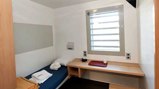 Häktespersonal slarvade och släppte ut kriminell på gatan