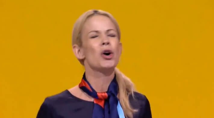 Här försöker Stockholms finansborgarråd få OS till Sverige genom att sjunga Dancing Queen