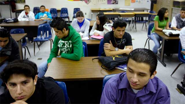 Låg- och outbildade ökar kraftigt – massinvandringen 2015 är orsaken