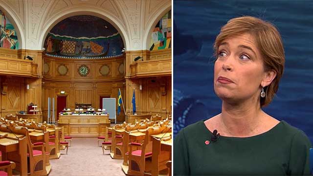 Strandhäll prickas av ett enigt konstitutionsutskott