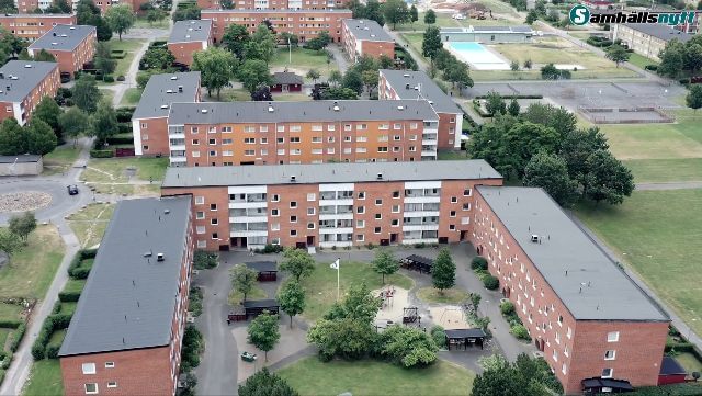 Påkostat utomhusbad förstört varje kväll sedan starten