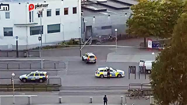 Tonåring knivmördad under rån på öppen gata