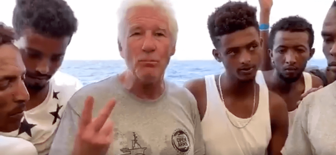Richard Gere på Medelhavet – vill föra över mer migranter till Europa