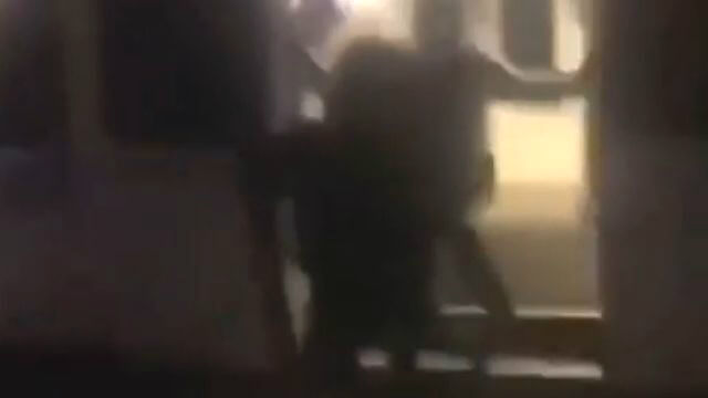 Gäng sätter skräck i resenärer och personal på tåg i Västsverige