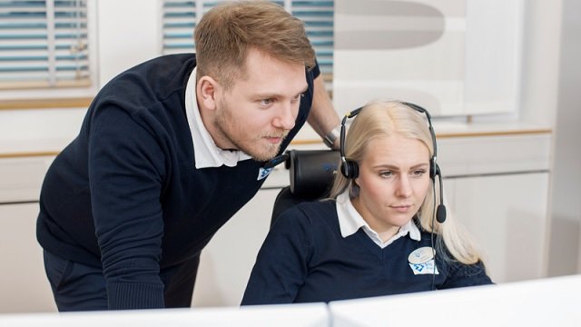 Kvinna med kraftiga blödningar i underlivet nekades ambulans