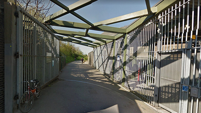 Knivgäng väljer ut vita offer i mångkulturella London