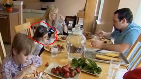 Adopterad flicka visade sig vara galen vuxen dvärg – familjen åtalas för att ha övergivit henne