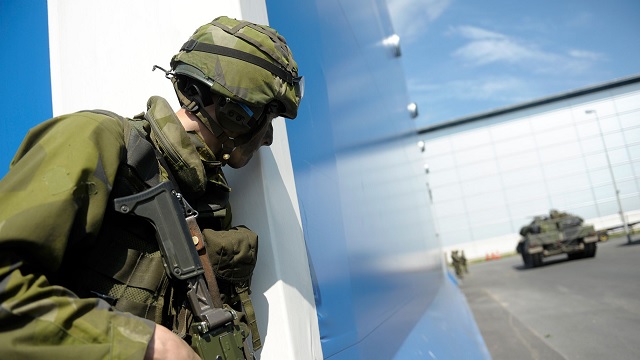 Myndigheterna planerar att sätta in militär mot svenska folket – regeringen jublar