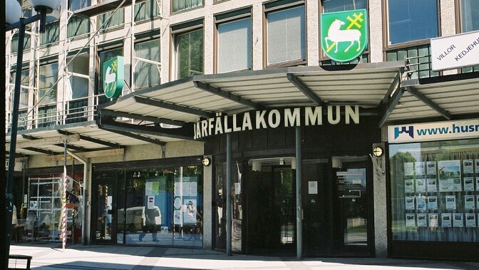 Kommunistiskt konstverk togs bort från fullmäktigesal – Vänsterpartiet rasar