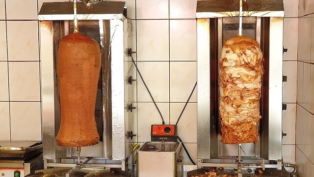 Miljökontoret akutstänger kebabrestaurang – döda insekter och maskar på golvet