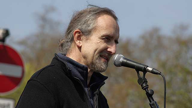 Extinction Rebellions ledare trappar upp klimataktivismen – redo att störta regeringar med dödligt våld